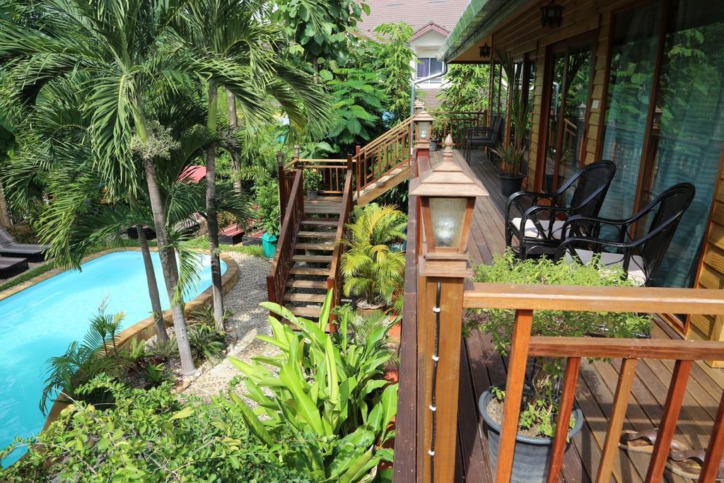 Liam'S Guesthouse Adults Only Chiang Mai Exterior photo